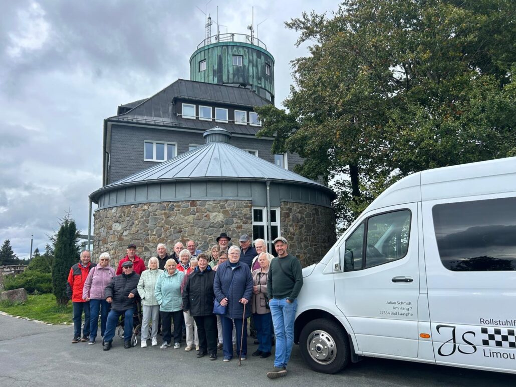 Gruppenbild der Seniorinnen und Senioren aus Weidenhausen bei der Seniorenfahrt 2026