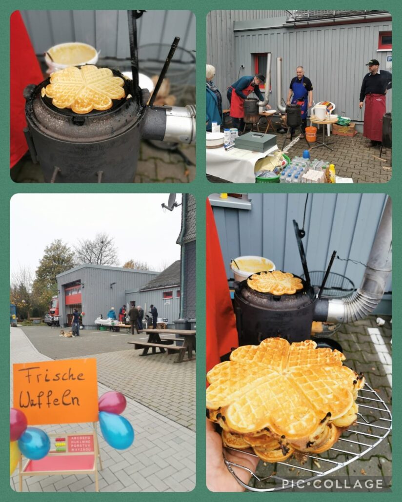 Collage vom Waffelbacken: Waffeln auf dem Holzofen, Helfer an den Öfen und das Schild „Frische Waffeln“ vor dem Feuerwehrgerätehaus